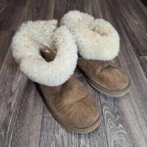 UGG Australia 5803 Bailey Button II Sheepskin Boots Chestnut Brown Women Sz 8